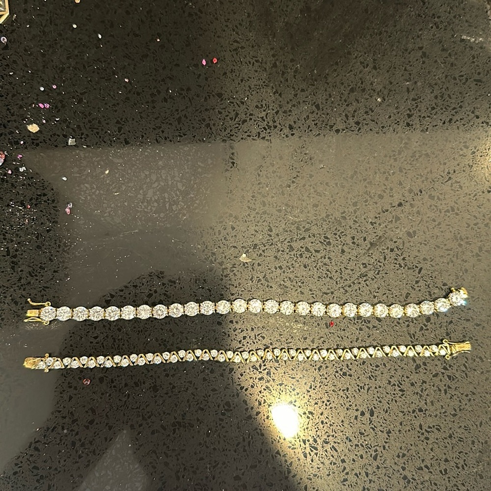Woman’s Tennis Chains Not Real !